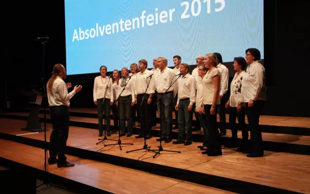 absolventenfeier_2015_telekom-forum_20151024_foto_e._tritschler_img_8307.jpg (DE)