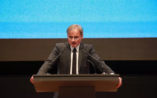 absolventenfeier_2015_telekom-forum_20151024_foto_e._tritschler_img_8335.jpg (DE)