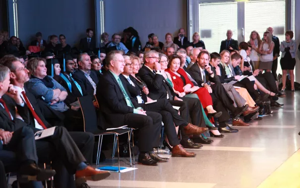 absolventenfeier_2015_telekom-forum_20151024_foto_e._tritschler_img_8346.jpg (DE)