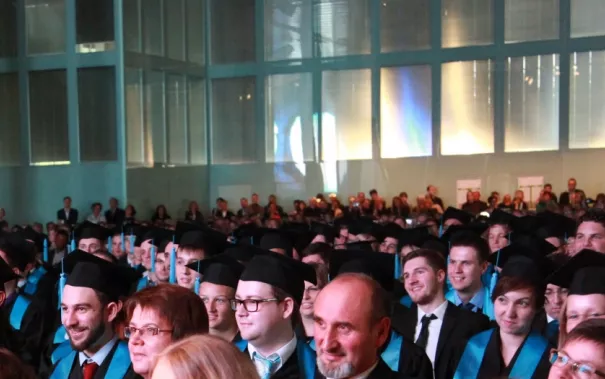 absolventenfeier_2015_telekom-forum_20151024_foto_e._tritschler_img_8369.jpg (DE)