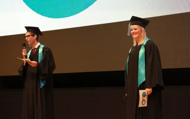 absolventenfeier_2015_telekom-forum_20151024_foto_e._tritschler_img_8388.jpg (DE)