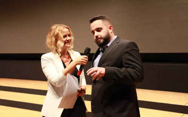 absolventenfeier_2015_telekom-forum_20151024_foto_e._tritschler_img_8432.jpg (DE)