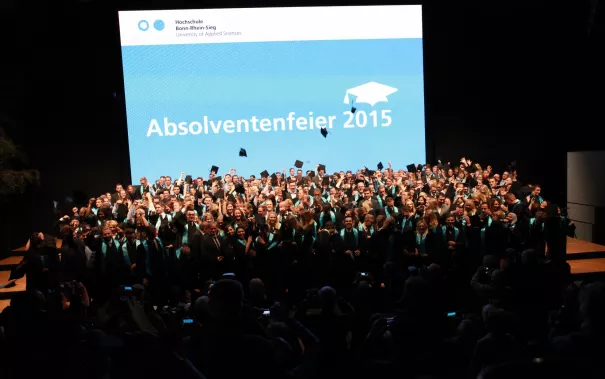 absolventenfeier_2015_telekom-forum_20151024_foto_e._tritschler_img_8503.jpg (DE)