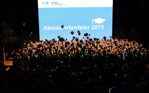 absolventenfeier_2015_telekom-forum_20151024_foto_e._tritschler_img_8504.jpg (DE)