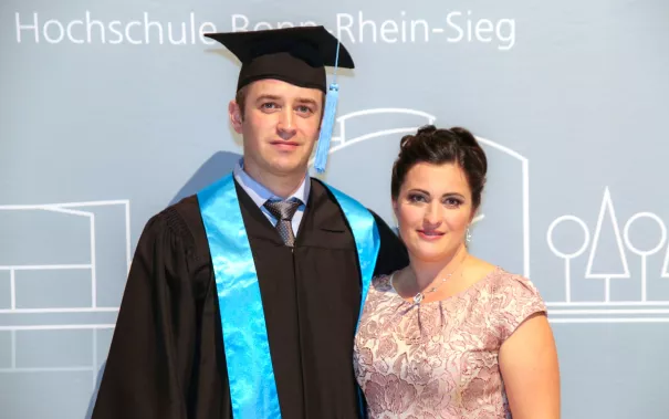 absolventenfeier_2017_alumni_fotowand_20171021_foto_s._sondermann_03.jpg