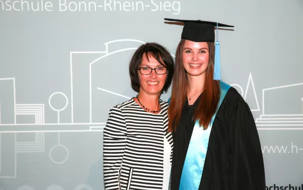 absolventenfeier_2017_alumni_fotowand_20171021_foto_s._sondermann_04.jpg