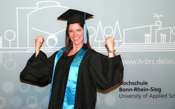 absolventenfeier_2017_alumni_fotowand_20171021_foto_s._sondermann_17.jpg