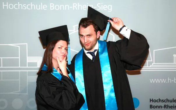 absolventenfeier_2017_alumni_fotowand_20171021_foto_s._sondermann_18.jpg