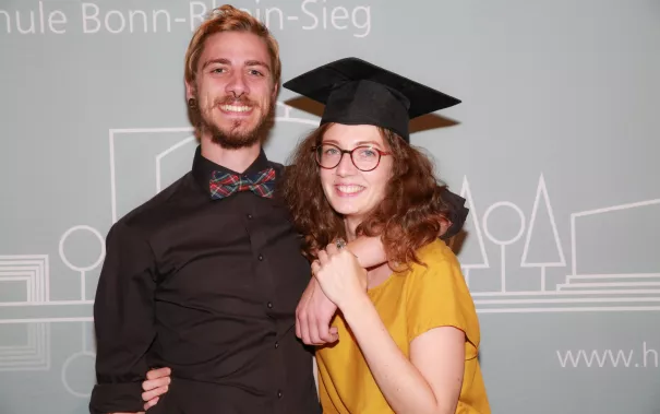 absolventenfeier_2017_alumni_fotowand_20171021_foto_s._sondermann_31.jpg