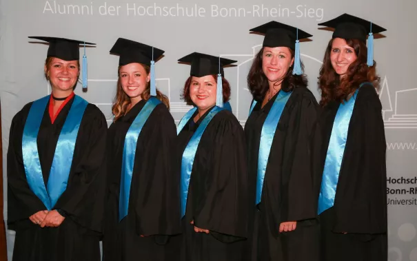 absolventenfeier_2017_alumni_fotowand_20171021_foto_s._sondermann_40.jpg