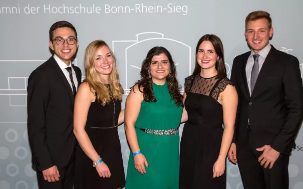 absolventenfeier_2017_alumni_fotowand_20171021_foto_s._sondermann_58.jpg