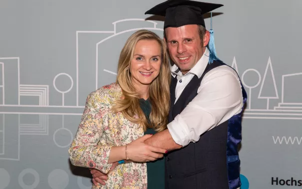 absolventenfeier_2017_alumni_fotowand_20171021_foto_s._sondermann_61.jpg