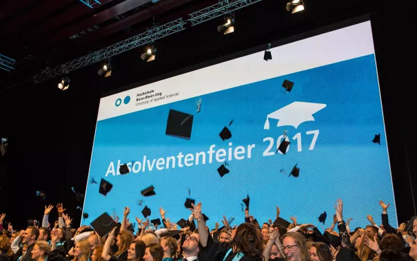 absolventenfeier_2017_festakt_20171021_foto_s._sondermann_12.jpg (DE)