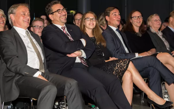 absolventenfeier_2017_festakt_20171021_foto_sarah_sondermann_046.jpg (DE)