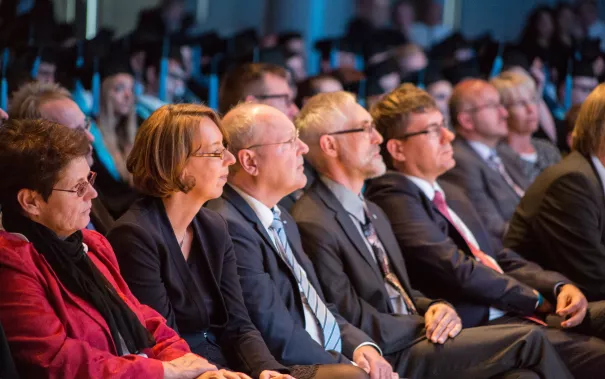 absolventenfeier_2017_festakt_20171021_foto_sarah_sondermann_064.jpg