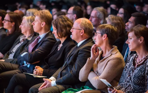 absolventenfeier_2017_festakt_20171021_foto_sarah_sondermann_068.jpg