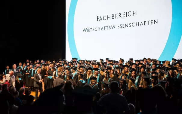 absolventenfeier_2017_festakt_20171021_foto_sarah_sondermann_145.jpg