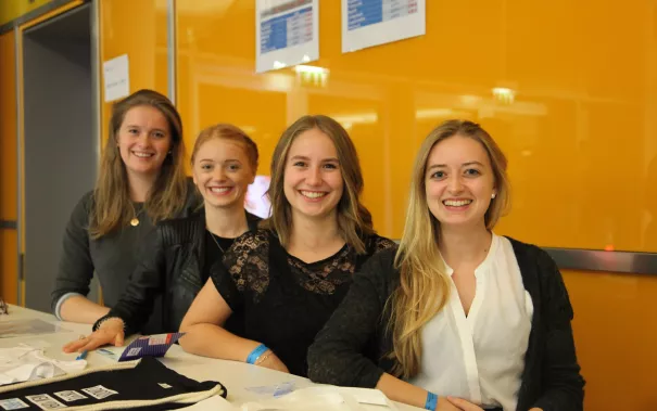 absolventenfeier_2017_party_20171021_foto_j._kuestenmacher_0102.jpg (DE)