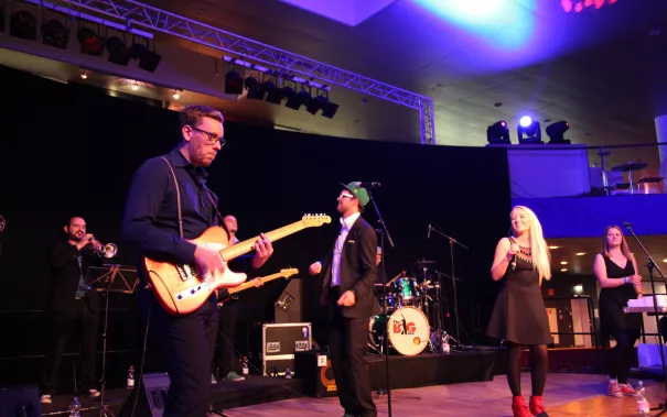 absolventenfeier_2017_party_20171021_foto_j._kuestenmacher_0108.jpg (DE)