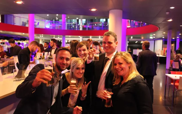 absolventenfeier_2017_party_20171021_foto_j._kuestenmacher_0118.jpg (DE)