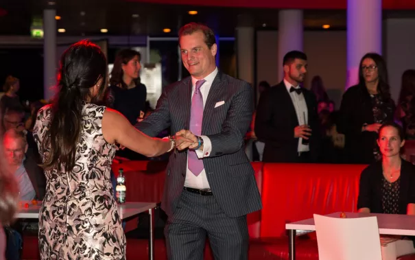 absolventenfeier_2017_party_20171021_foto_s._sondermann_03.jpg (DE)