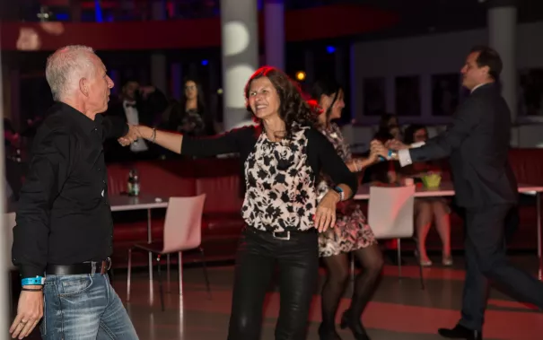 absolventenfeier_2017_party_20171021_foto_s._sondermann_06.jpg (DE)