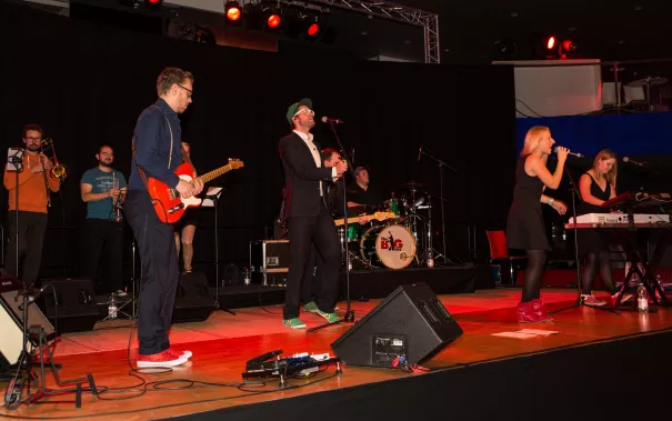 absolventenfeier_2017_party_20171021_foto_s._sondermann_07.jpg (DE)