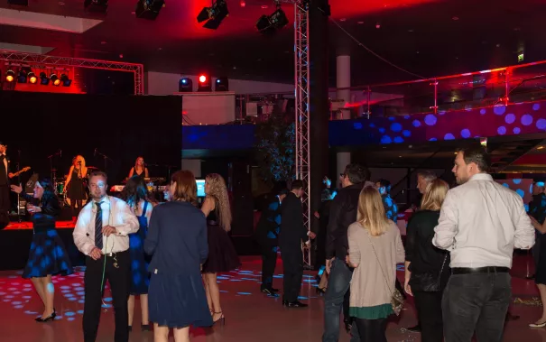 absolventenfeier_2017_party_20171021_foto_s._sondermann_14.jpg (DE)