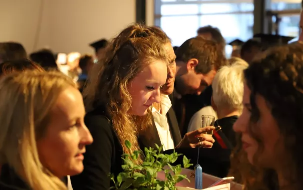 absolventenfeier_ausklang_20191026_foto_juri_kuestenmacher_023.jpg (DE)
