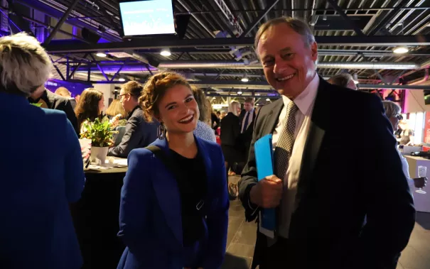 absolventenfeier_ausklang_20191026_foto_juri_kuestenmacher_132.jpg (DE)