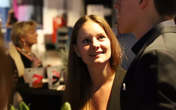 absolventenfeier_ausklang_20191026_foto_juri_kuestenmacher_135.jpg (DE)