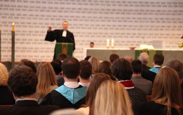 absolventenfeier_gottesdienst_20191026_foto_eva_tritschler_img_6038.jpg (DE)