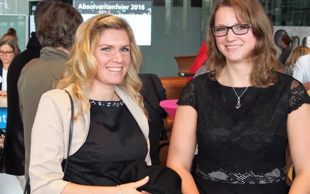 absolventenfeier_h-brs_foyer_20161022_foto_j._kuestenmacher_059.jpg (DE)