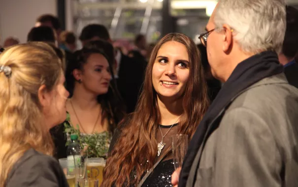 absolventenfeier_h-brs_telekom_dome_20181027_foto_juri_kuestenmacher_08.jpg (DE)