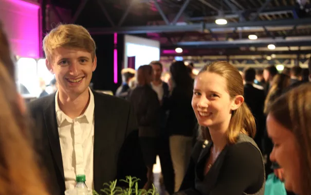 absolventenfeier_h-brs_telekom_dome_20181027_foto_juri_kuestenmacher_23.jpg (DE)