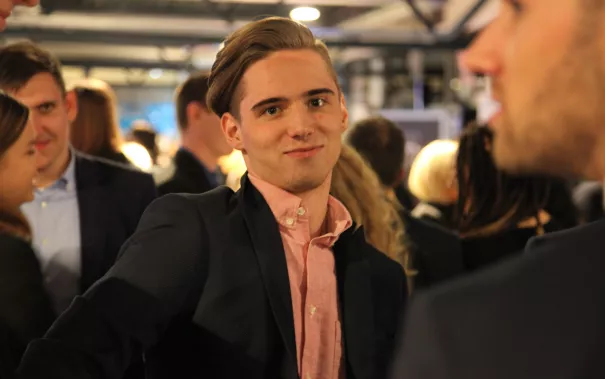 absolventenfeier_h-brs_telekom_dome_20181027_foto_juri_kuestenmacher_26.jpg (DE)