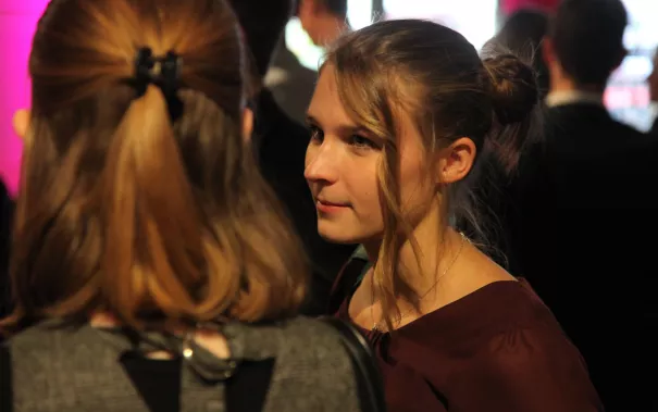 absolventenfeier_h-brs_telekom_dome_20181027_foto_juri_kuestenmacher_29.jpg (DE)