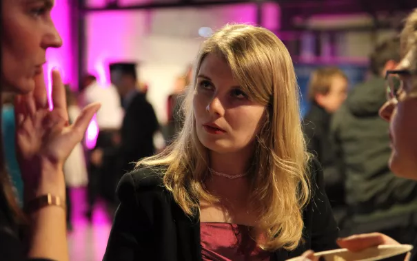 absolventenfeier_h-brs_telekom_dome_20181027_foto_juri_kuestenmacher_47.jpg (DE)