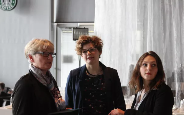 absolventenfeier_telekom-forum_20151024_foto_j._kuestenmacher_026.jpg (DE)