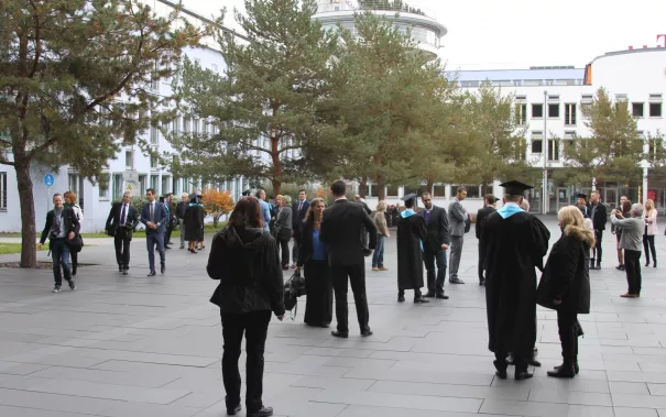 absolventenfeier_telekom-forum_20151024_foto_j._kuestenmacher_072.jpg (DE)