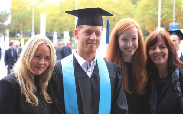 absolventenfeier_telekom-forum_20151024_foto_j._kuestenmacher_078.jpg (DE)