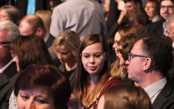 absolventenfeier_telekom-forum_20151024_foto_j._kuestenmacher_088.jpg (DE)