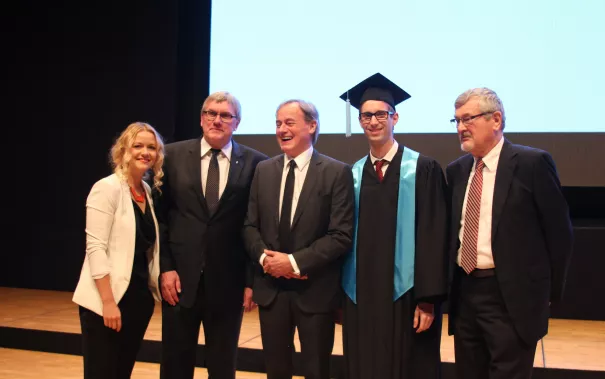 absolventenfeier_telekom-forum_20151024_foto_j._kuestenmacher_089.jpg (DE)