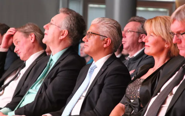 absolventenfeier_telekom-forum_20151024_foto_j._kuestenmacher_098.jpg (DE)