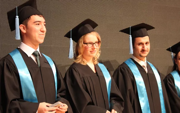 absolventenfeier_telekom-forum_20151024_foto_j._kuestenmacher_103.jpg (DE)