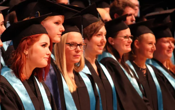 absolventenfeier_telekom-forum_20151024_foto_j._kuestenmacher_107.jpg (DE)