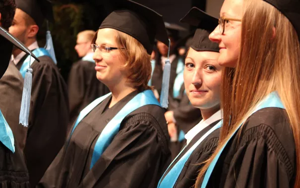 absolventenfeier_telekom-forum_20151024_foto_j._kuestenmacher_111.jpg (DE)