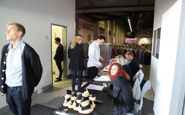 absolventenfeier_vor_festakt_20191026_foto_juri_kuestenmacher_015.jpg (DE)