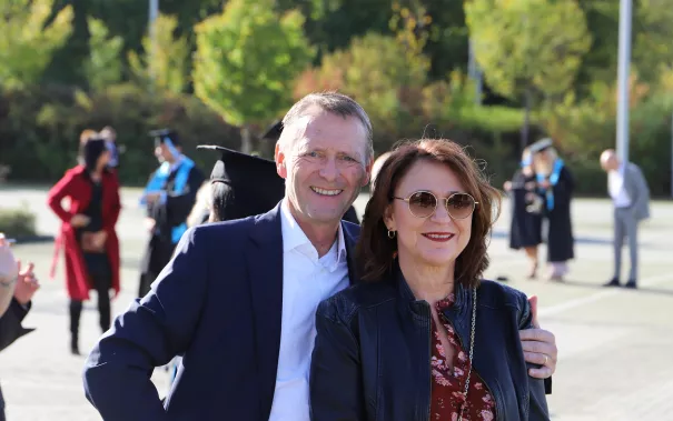 absolventenfeier_vor_festakt_20191026_foto_juri_kuestenmacher_083.jpg (DE)