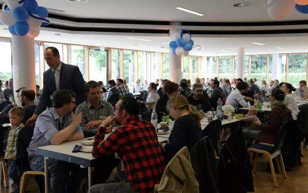 alumni-brunch_20_jahre_20150620_16a_foto_eva_tritschler.jpg